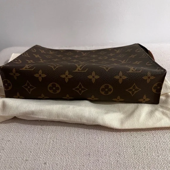 Brand new Authentic Louis Vuitton toiletry pouch 26 - Picture 2 of 8